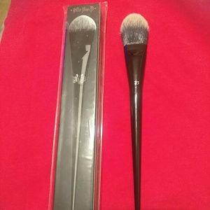 Kat Von D lock-it 25 precision powder brush